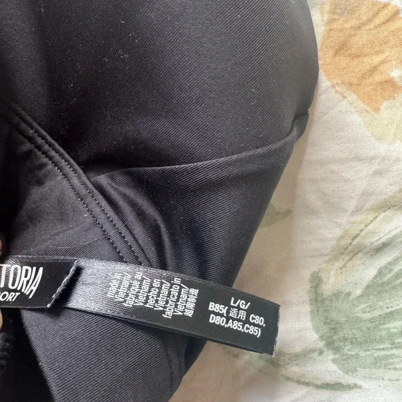 NWOT Victoria Secret sports bra - Picture 4 of 7